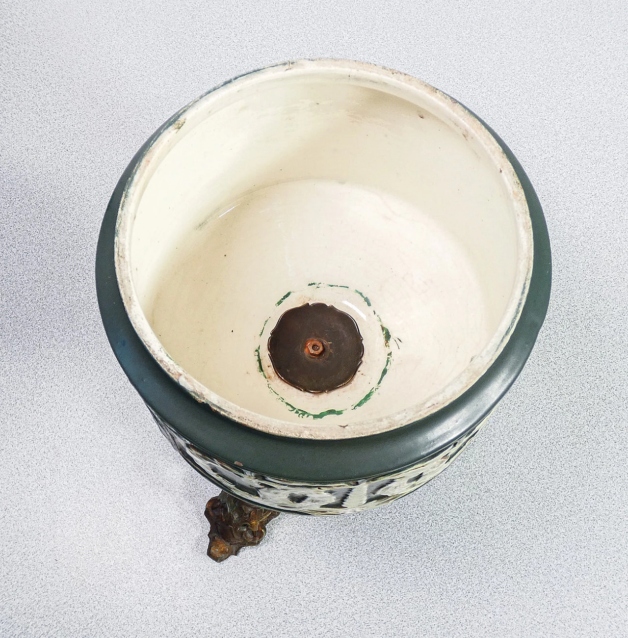 Lume a petrolio Liberty in ceramica smaltata, bronzo e cristallo di Forti Chiesara Cristal de Roche, inizio '900 8