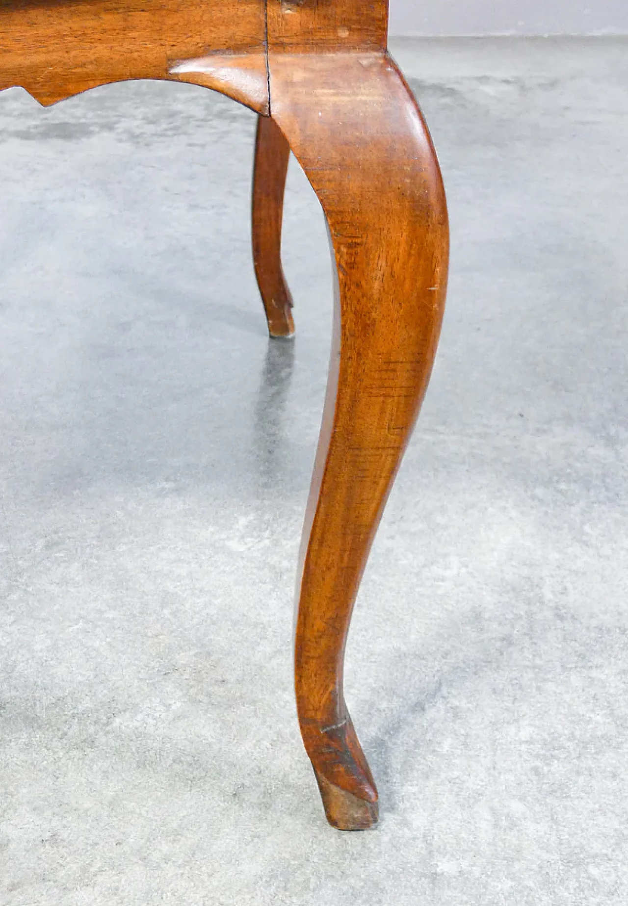 Tavolino piemontese in legno di noce intarsiato, '700 5