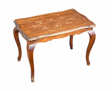 Tavolino piemontese in legno di noce intarsiato, '700