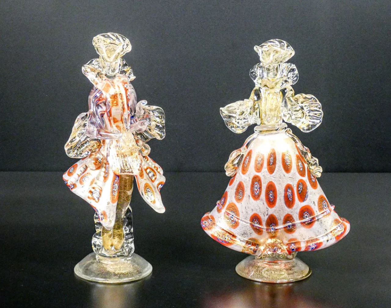 Coppia di figure goldoniane, Cavaliere e Dama in vetro soffiato policromo di Murano, primo '900 1