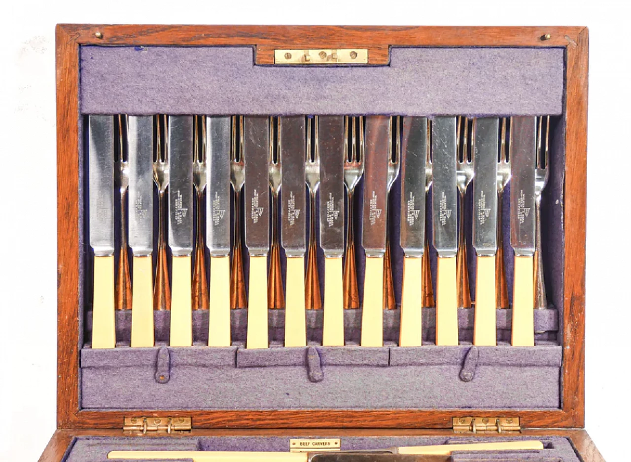 Cutlery service by Walker & Hall Ltd with oak case, 1920s 1