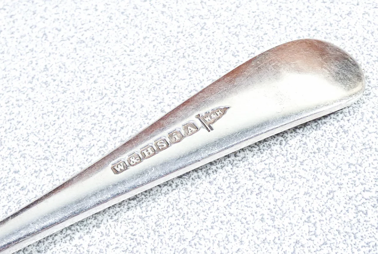 Cutlery service by Walker & Hall Ltd with oak case, 1920s 7