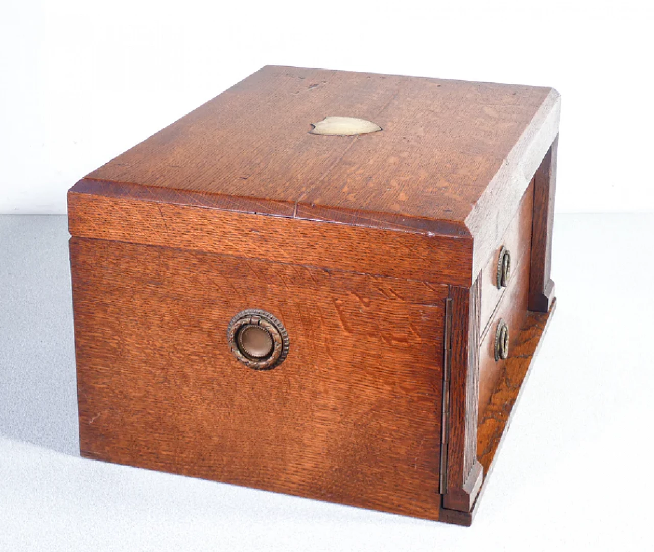 Cutlery service by Walker & Hall Ltd with oak case, 1920s 13