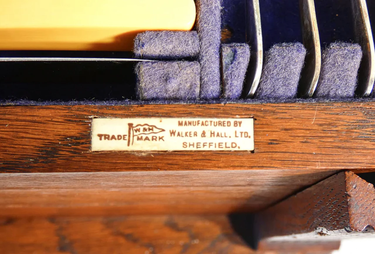 Cutlery service by Walker & Hall Ltd with oak case, 1920s 16