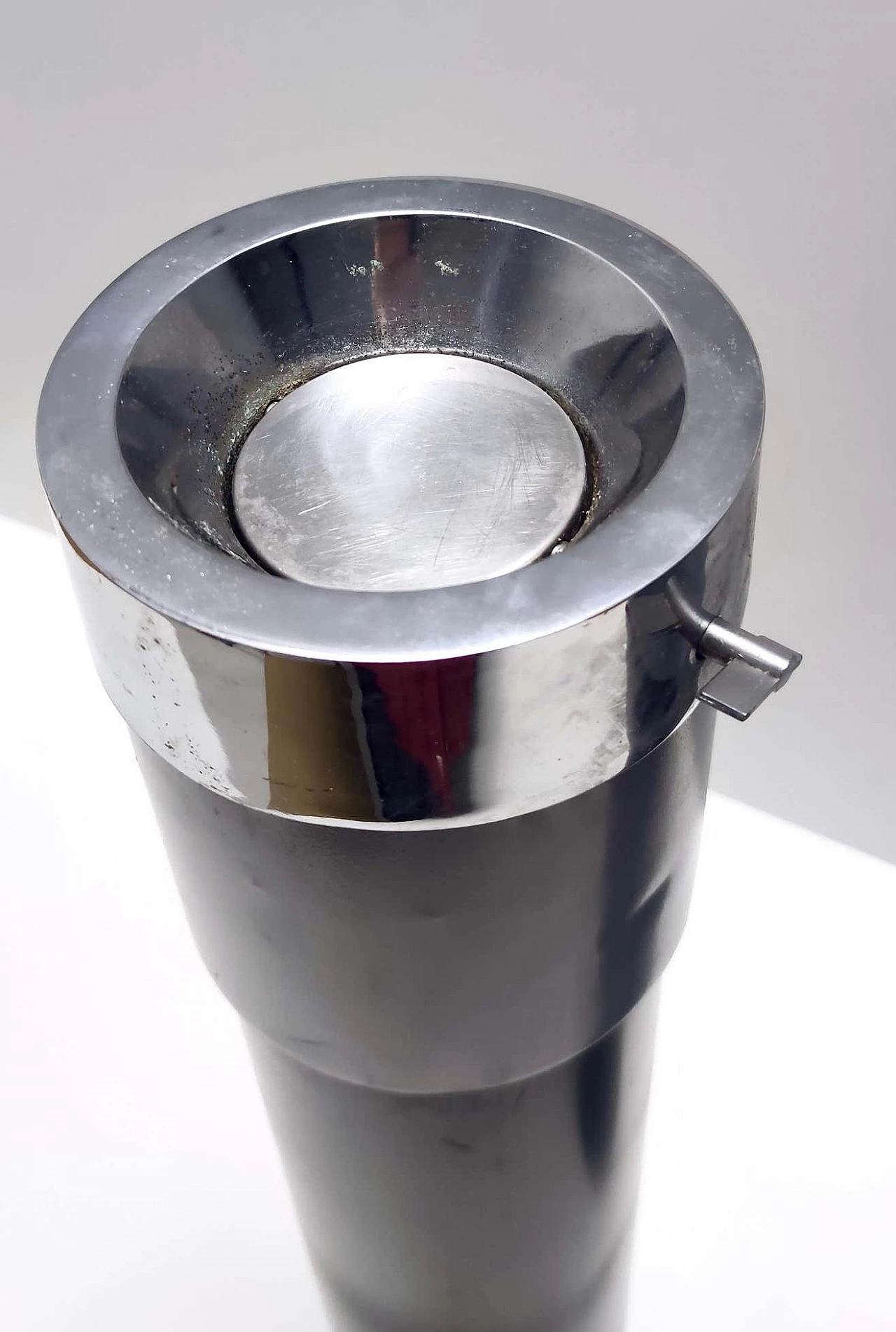 Chromed and painted metal ashtray by Stilnovo, 1970s 1
