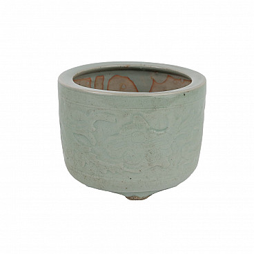 Coppa in ceramica Longquan invetriata con decori a bassorilievo