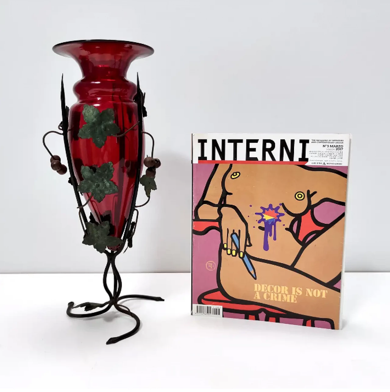 Ruby red Murano glass vase with iron grape vines ascribable to Umberto Bellotto, 1930s 3