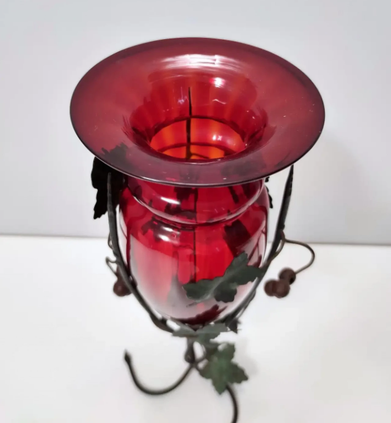 Ruby red Murano glass vase with iron grape vines ascribable to Umberto Bellotto, 1930s 6