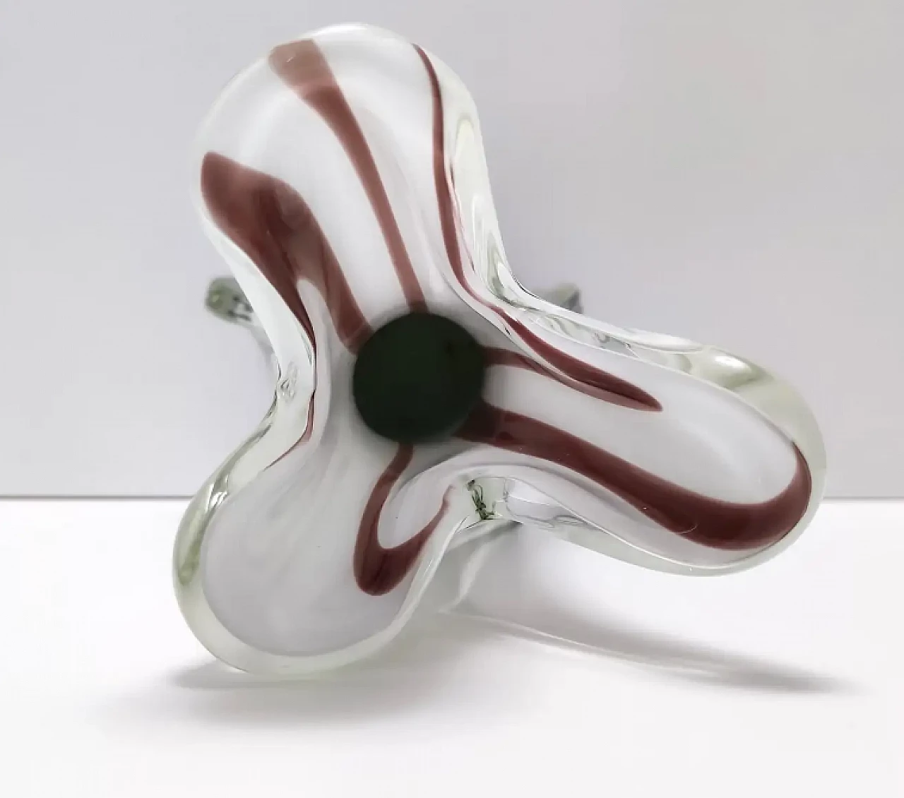 Vaso in vetro soffiato a mano bianco Sommerso dei Fratelli Toso, anni '60 8