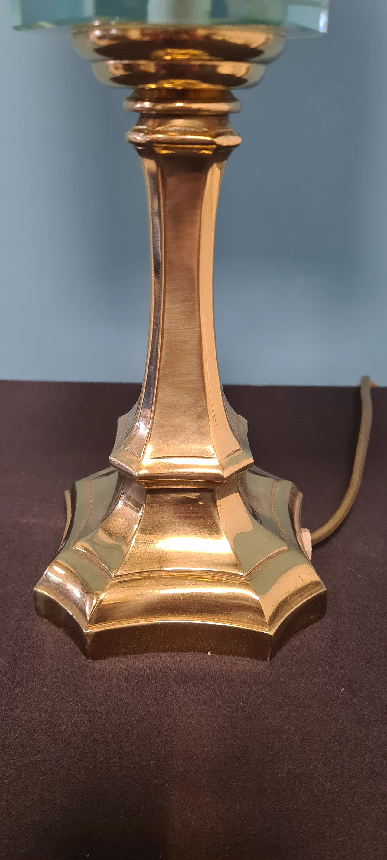 Pair of brass abat-jours with hexagonal glass detail by Lamp Art, 1970s 4