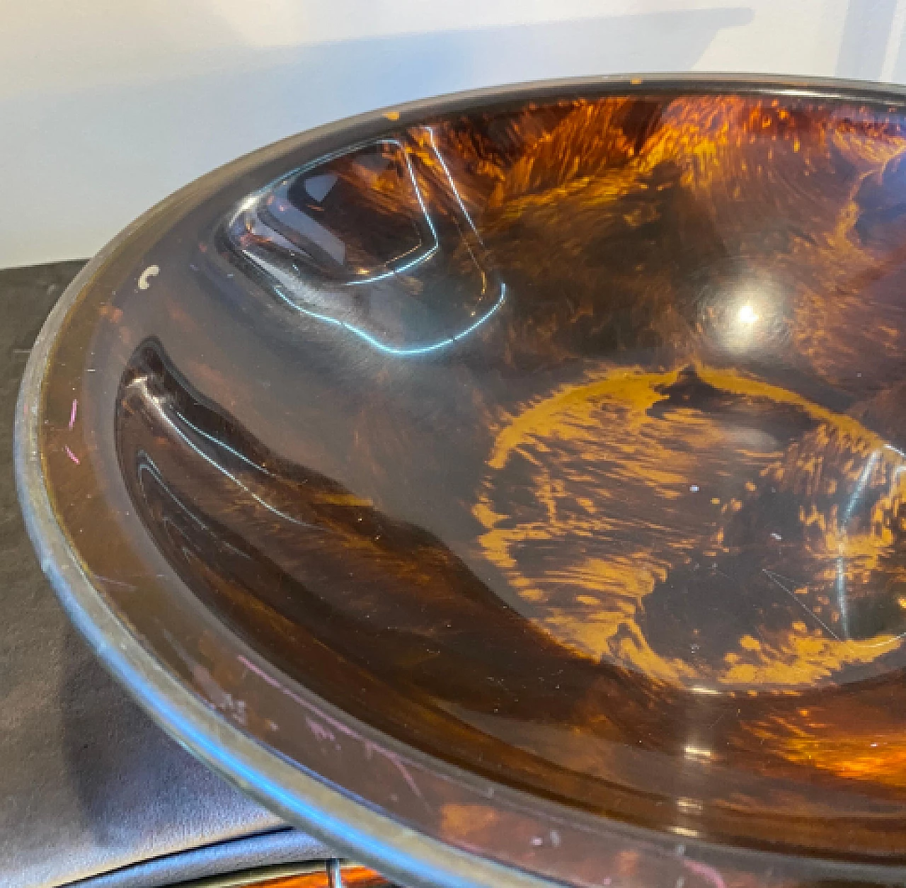Tortoiseshell lucite and brass bowl in the style of Gabriella Crespi, 1970s 5