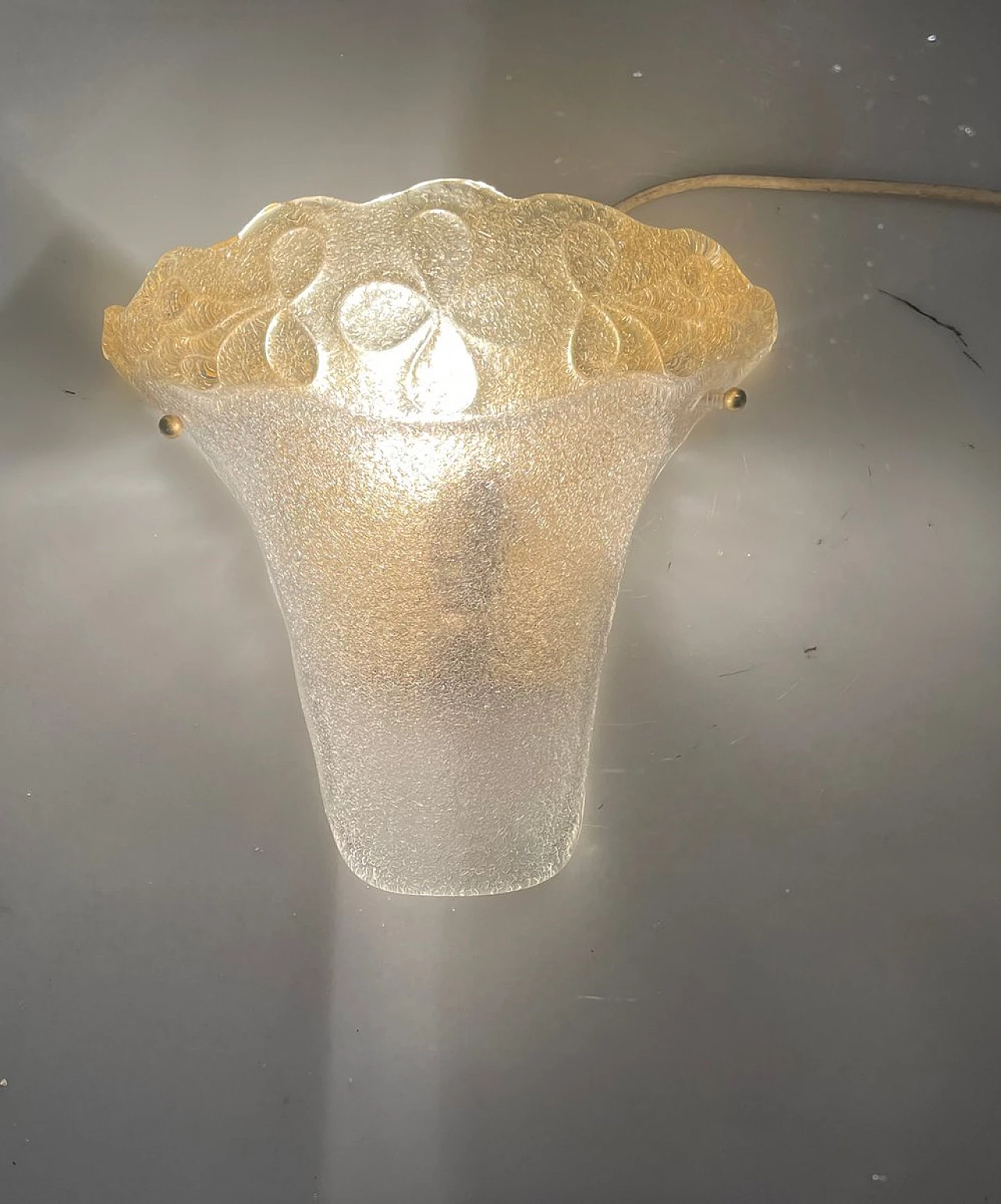 Coppia di applique in vetro di Murano satinato e dorato, anni '80 2