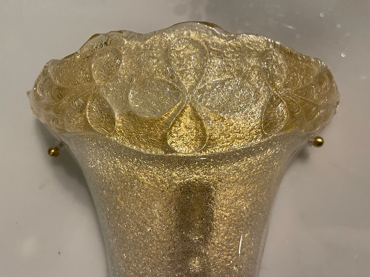 Coppia di applique in vetro di Murano satinato e dorato, anni '80 4