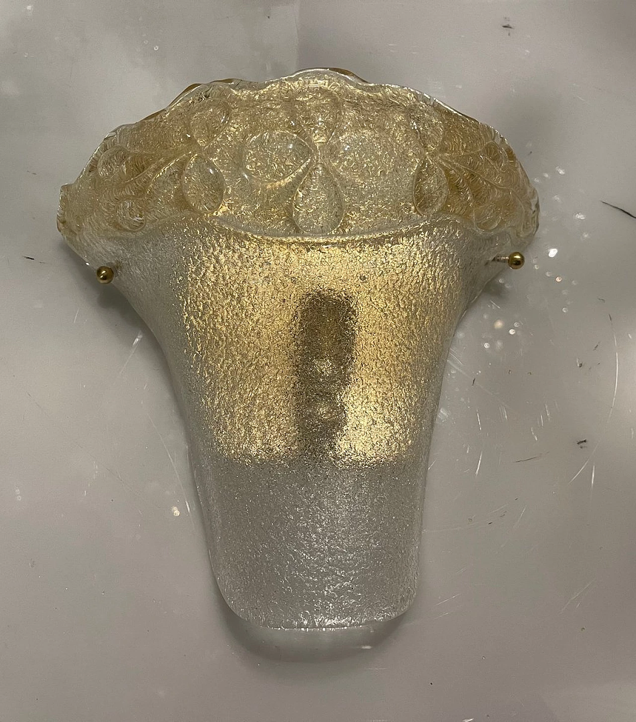 Coppia di applique in vetro di Murano satinato e dorato, anni '80 7
