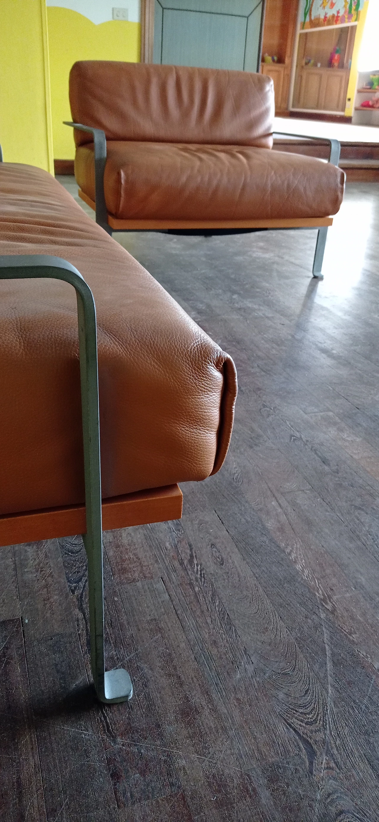 Divano a due posti e poltrona Razius in pelle di Matteo Grassi 1880, anni '2000 90