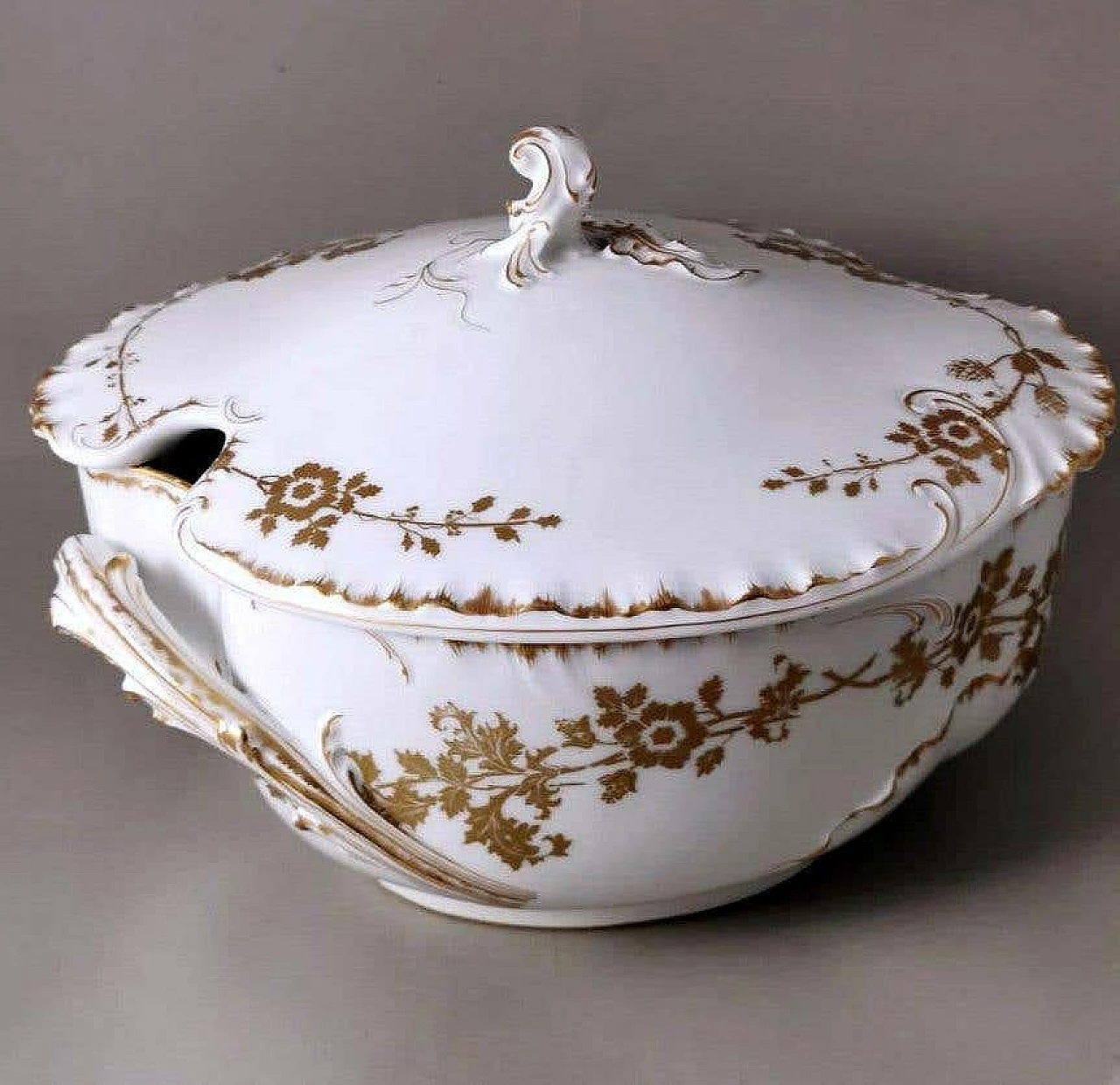 White porcelain tureen with gilt decoration by Haviland & Co Limoges, early 20th century 2