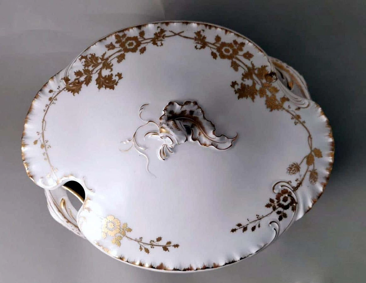 White porcelain tureen with gilt decoration by Haviland & Co Limoges, early 20th century 5