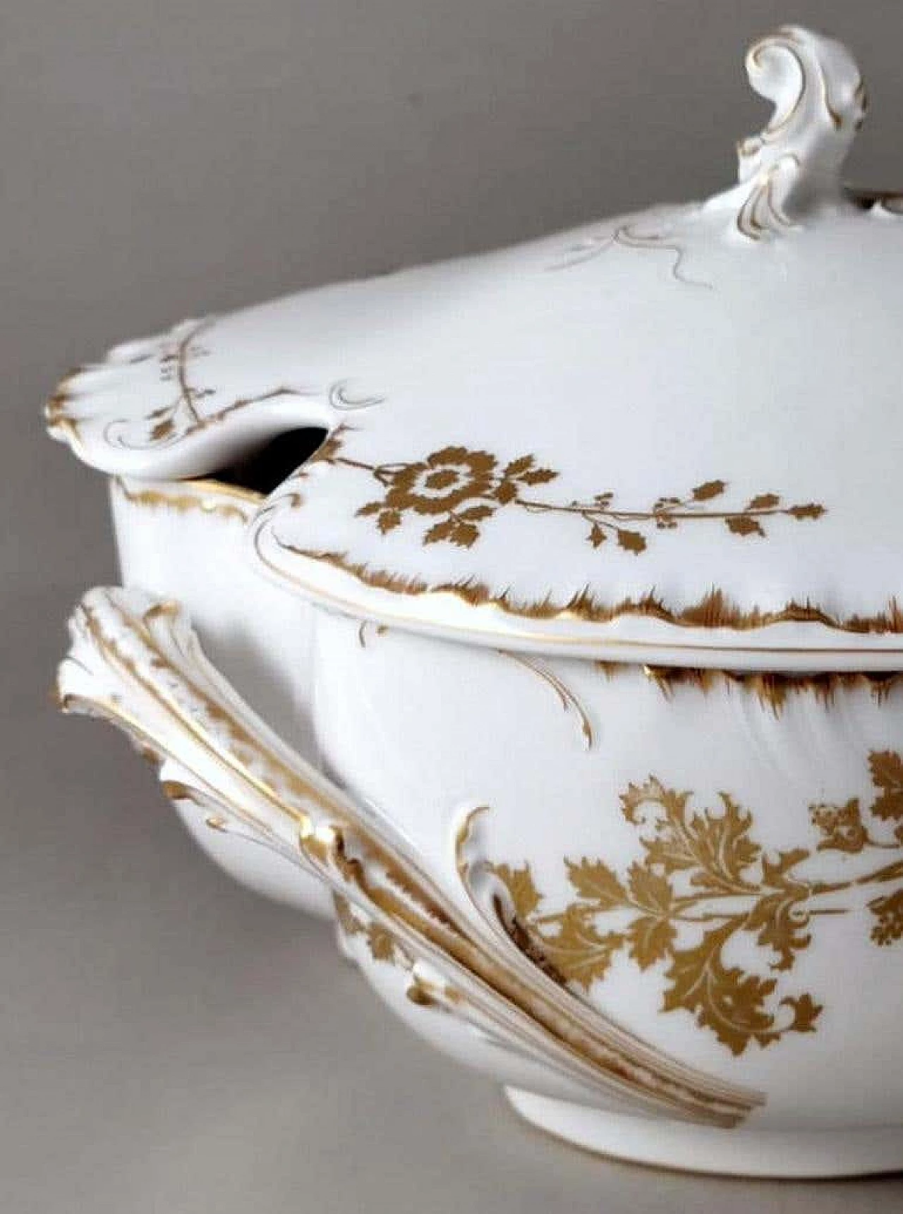 White porcelain tureen with gilt decoration by Haviland & Co Limoges, early 20th century 8