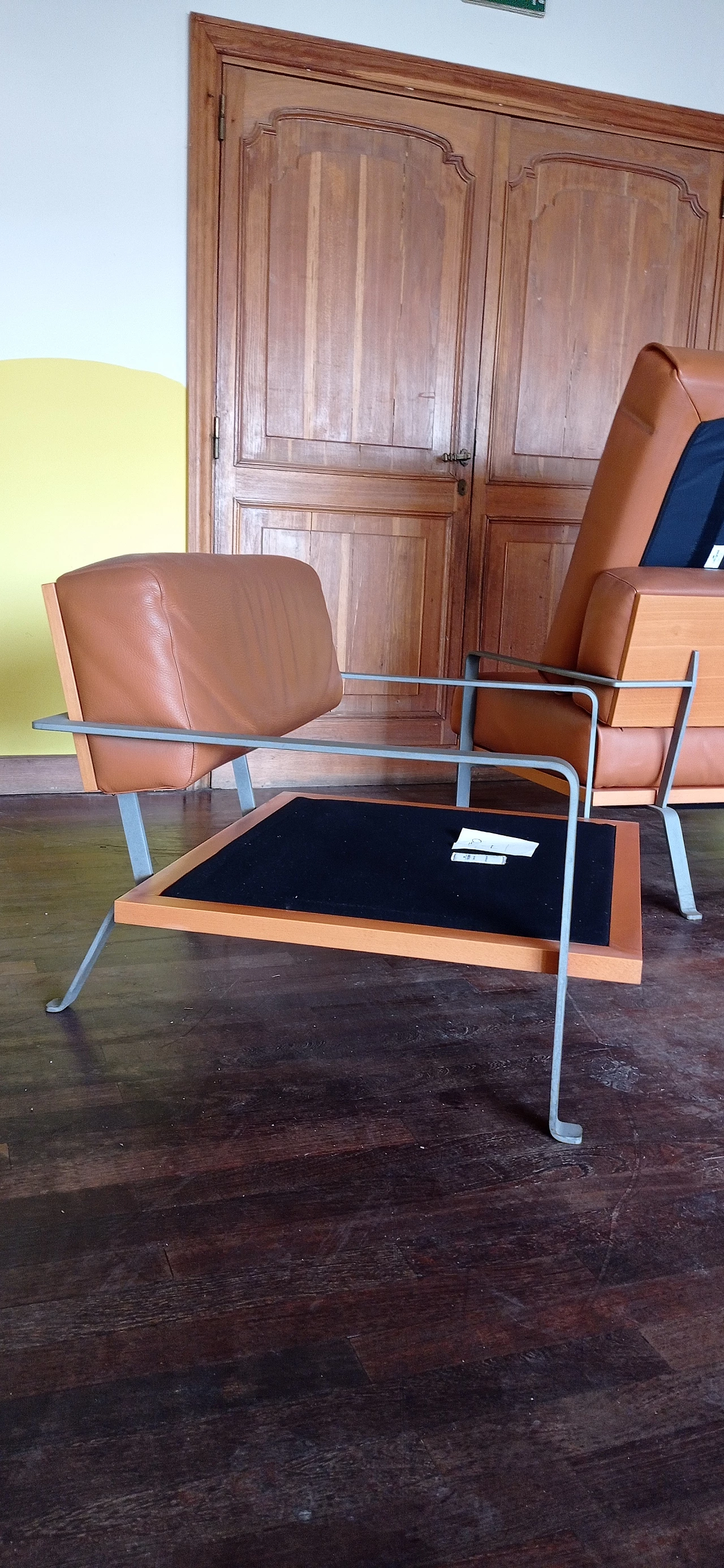 Divano a due posti e poltrona Razius in pelle di Matteo Grassi 1880, anni '2000 132