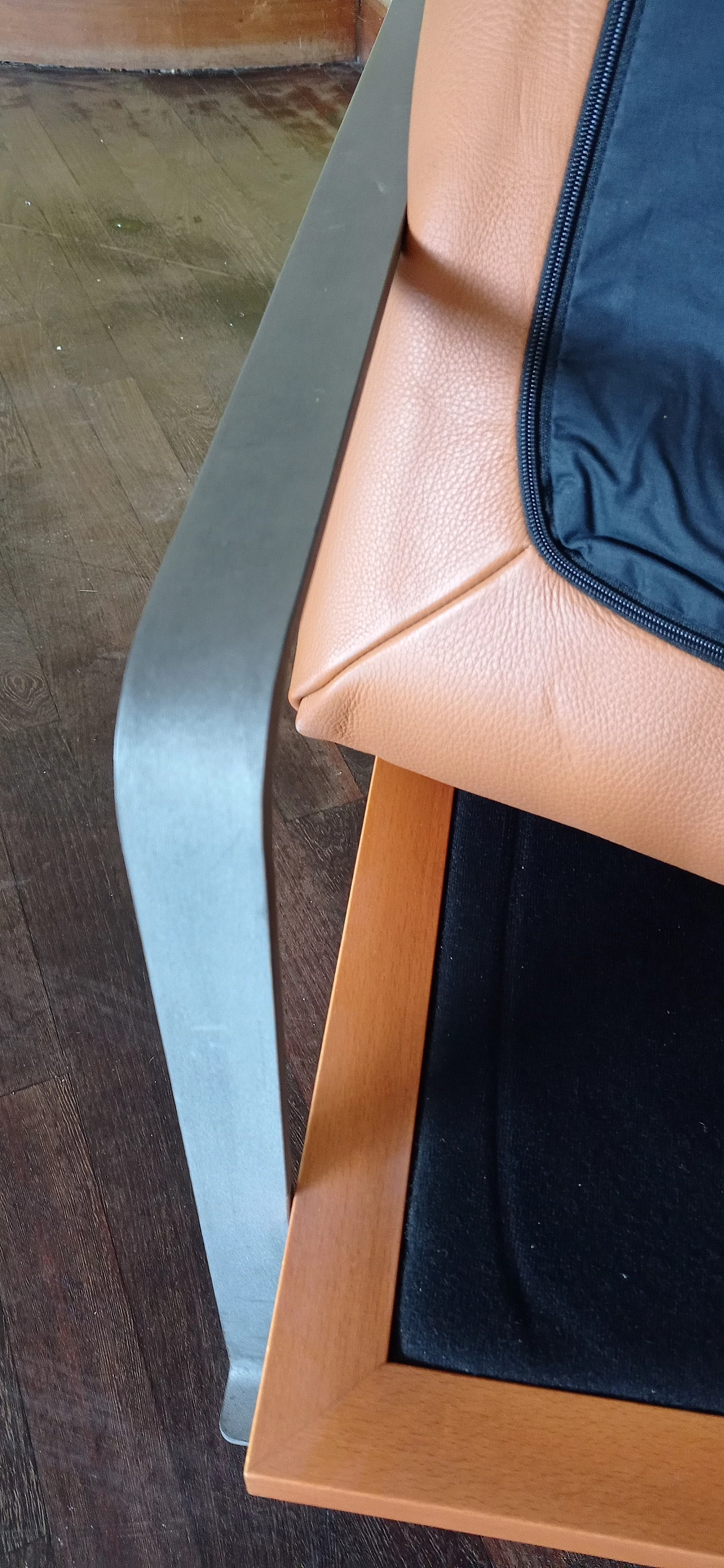 Divano a due posti e poltrona Razius in pelle di Matteo Grassi 1880, anni '2000 144