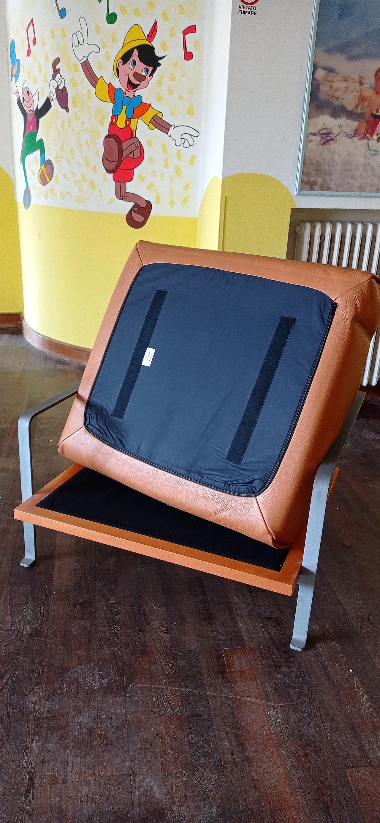 Divano a due posti e poltrona Razius in pelle di Matteo Grassi 1880, anni '2000 150