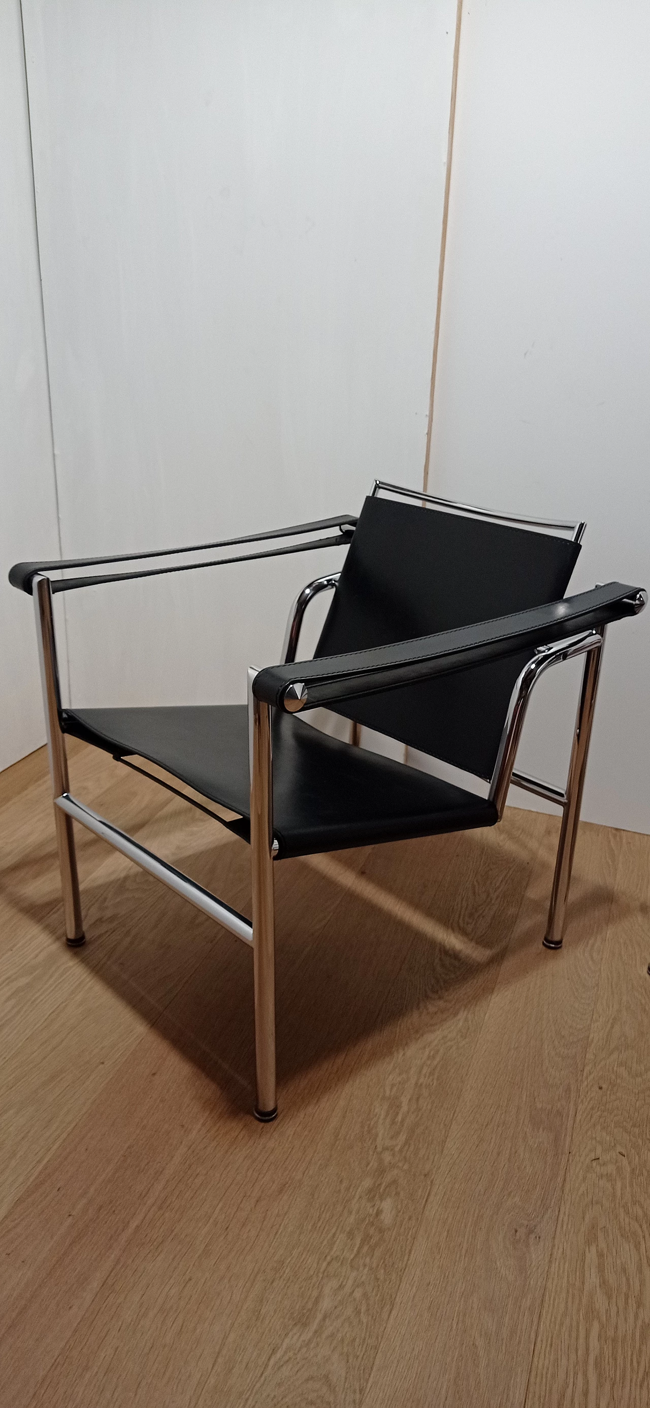 Pair of LC1 armchairs by Le Corbusier, Jeanneret and Perriand for MDF Italia, 1980s 35