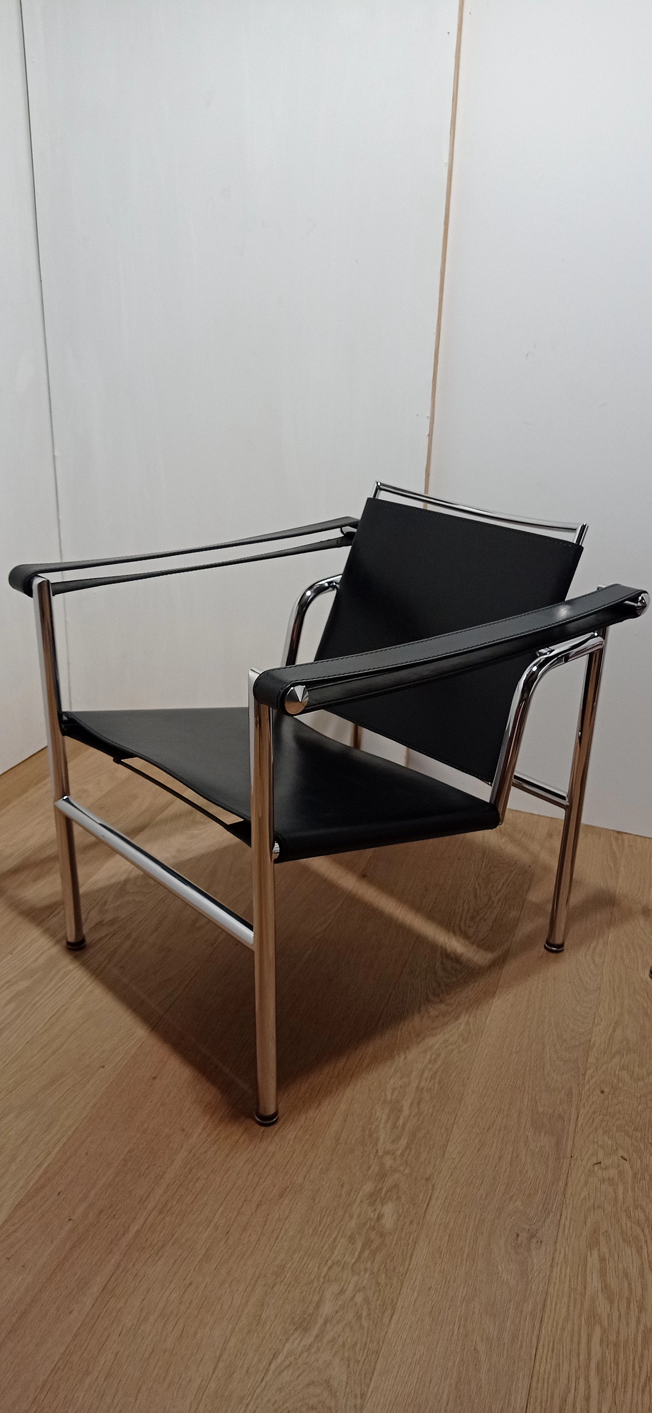 Coppia di poltrone LC1 di Le Corbusier, Jeanneret e Perriand per MDF Italia, anni '80 35