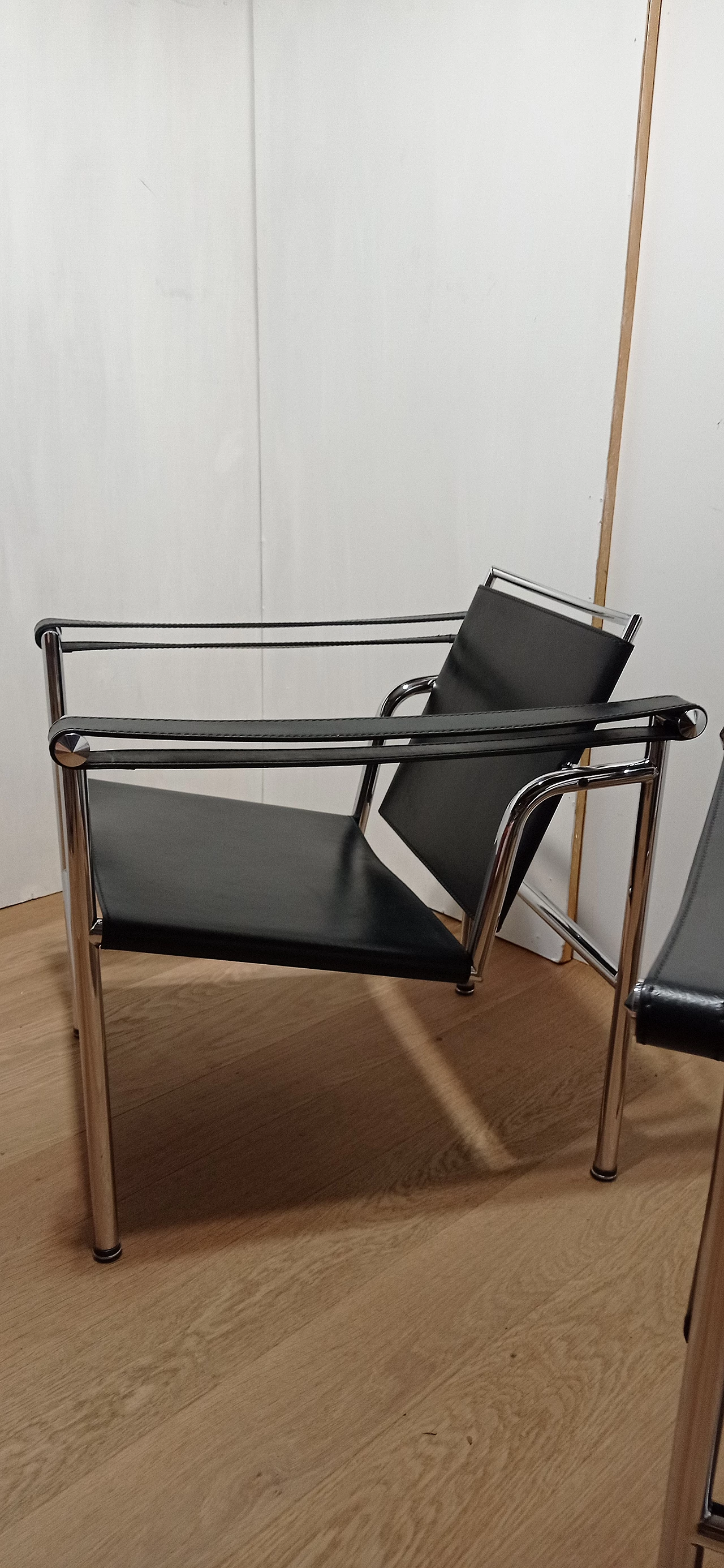 Coppia di poltrone LC1 di Le Corbusier, Jeanneret e Perriand per MDF Italia, anni '80 43