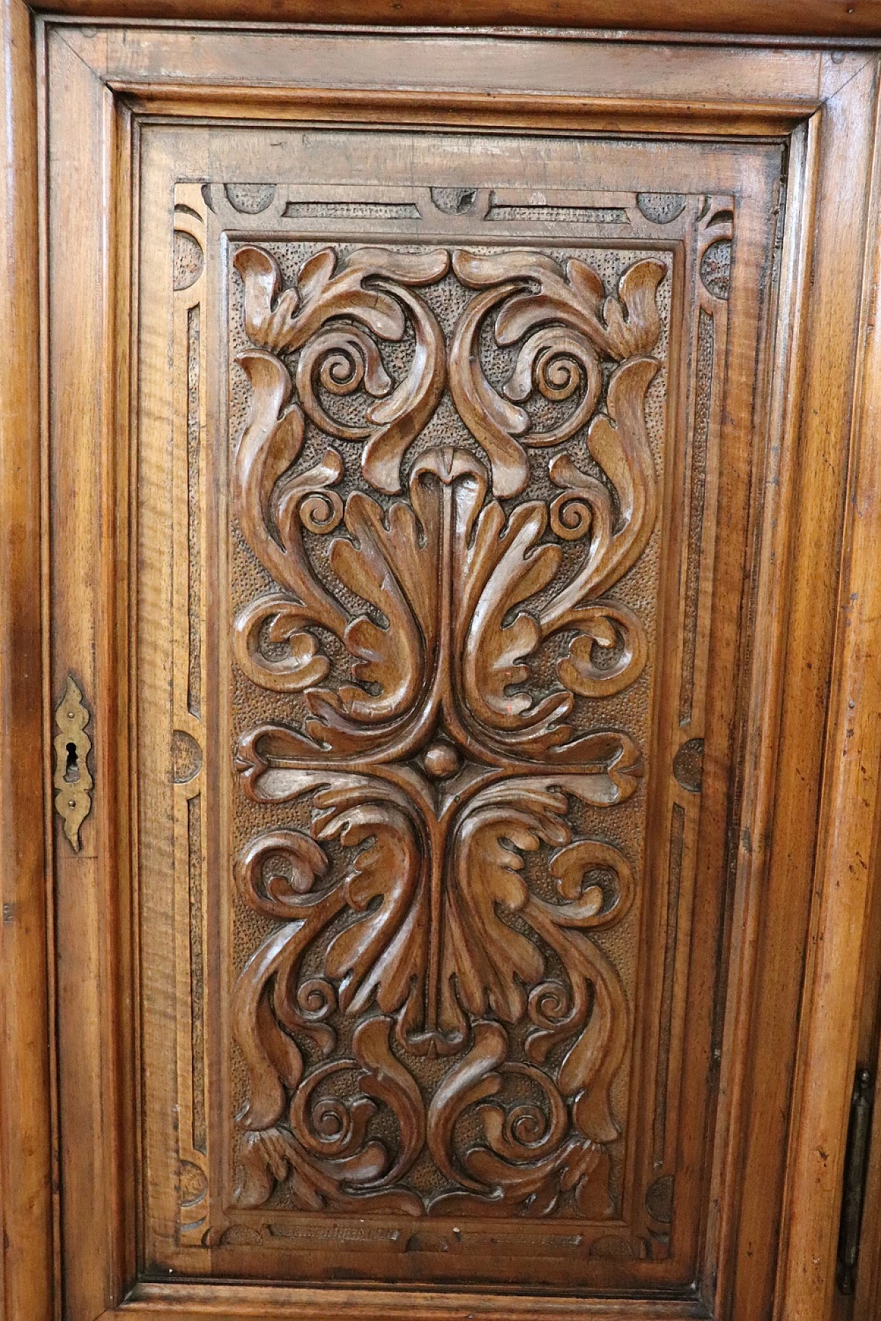 Solid walnut sideboard with carvings, second half of the 19th century 4