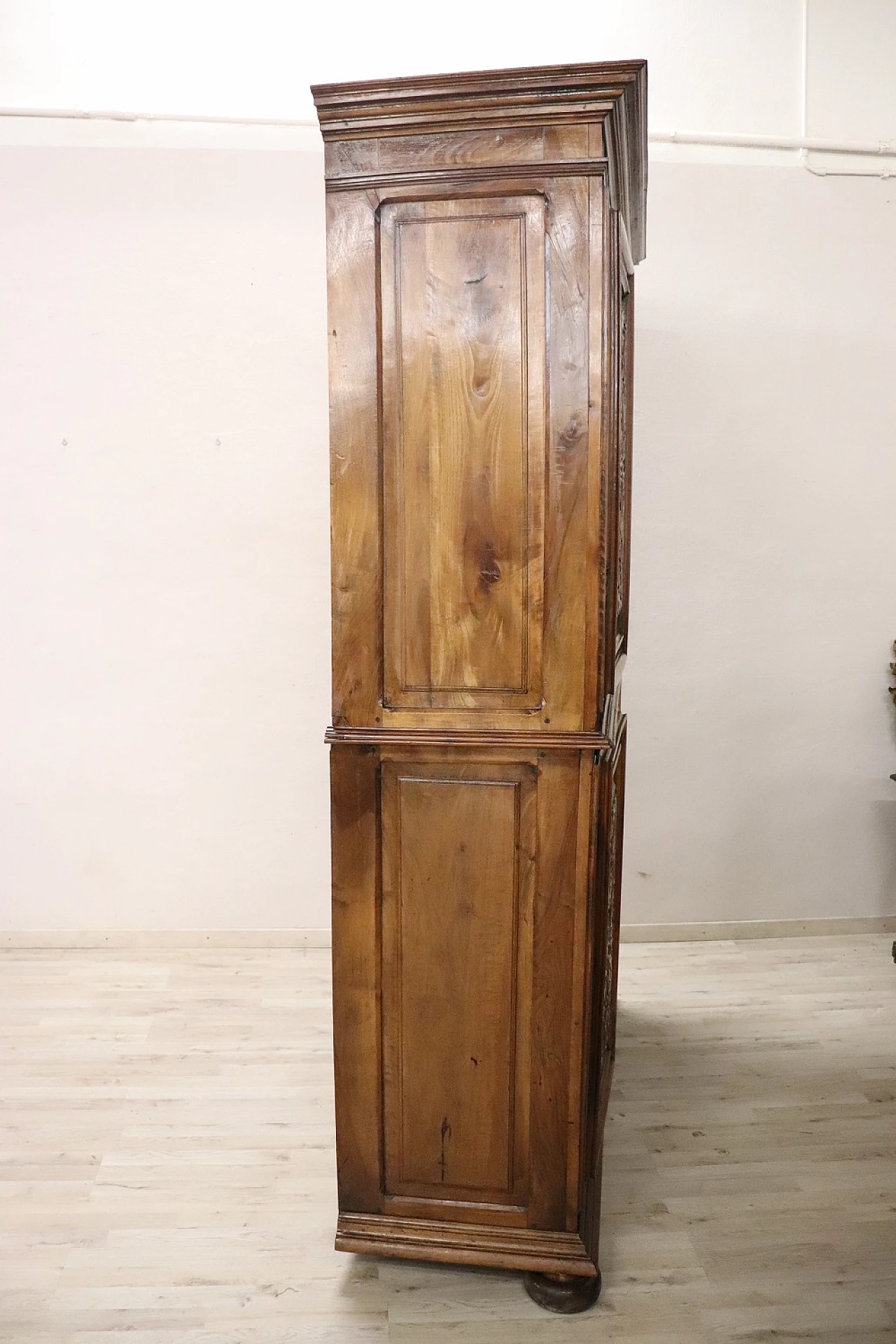 Solid walnut sideboard with carvings, second half of the 19th century 8