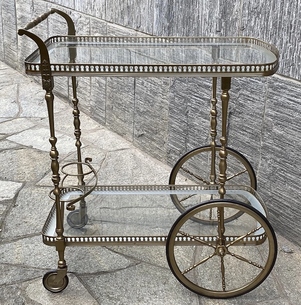 Carrello portavivande in ottone e vetro, anni '60 1