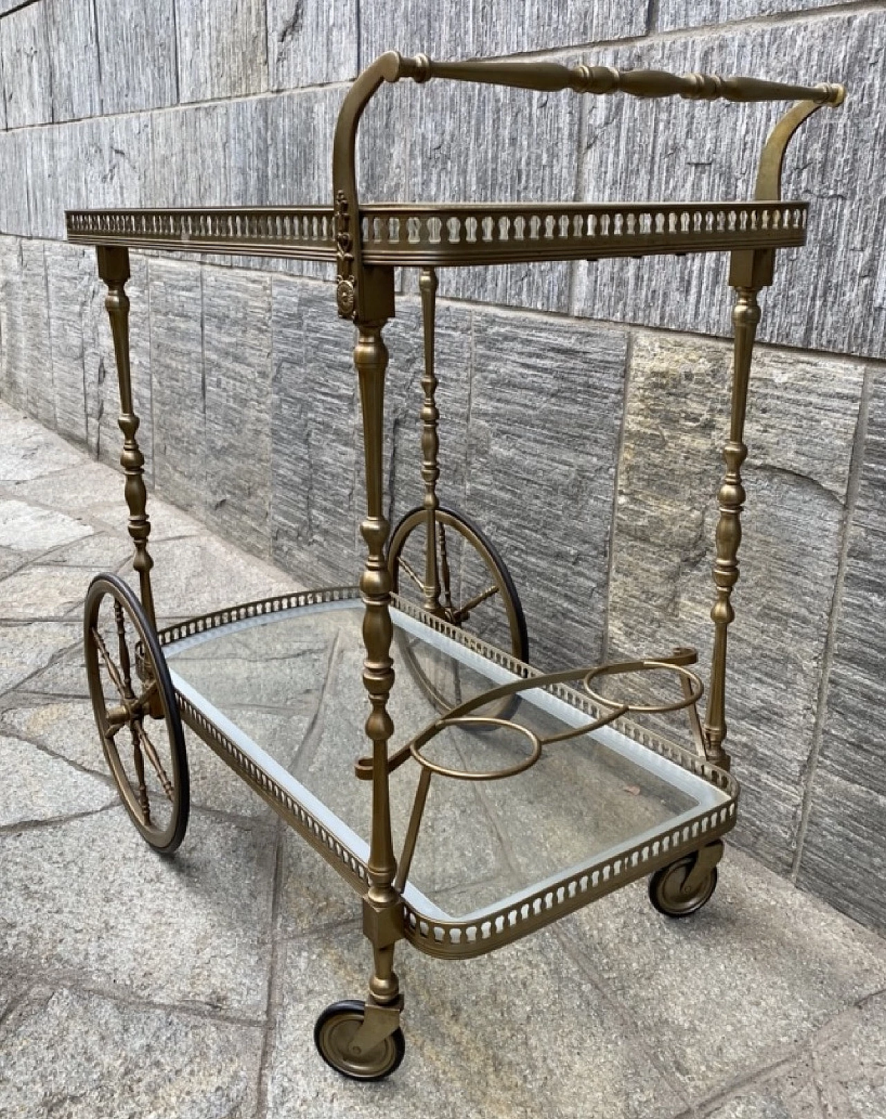 Carrello portavivande in ottone e vetro, anni '60 3