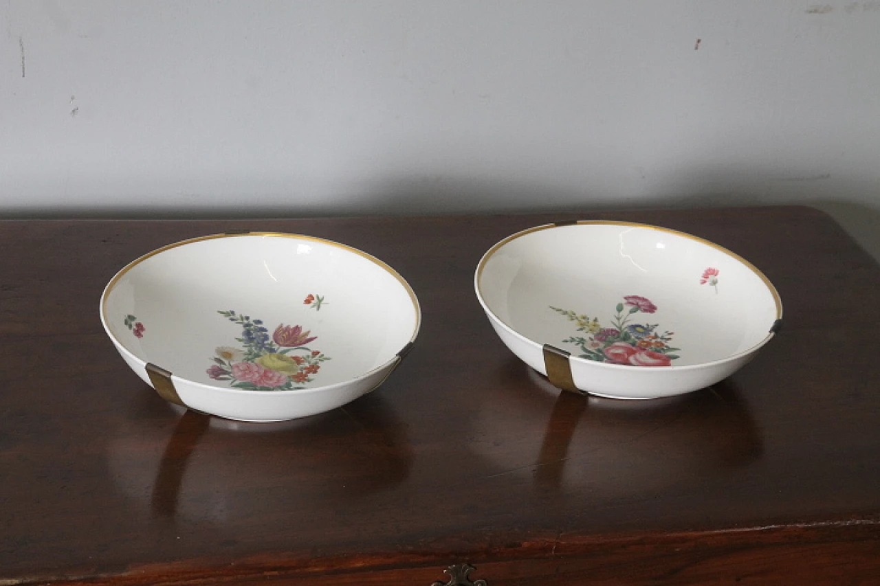 Pair of porcelain plates with painted flowers and gold trim by Ginori, early 19th century 1