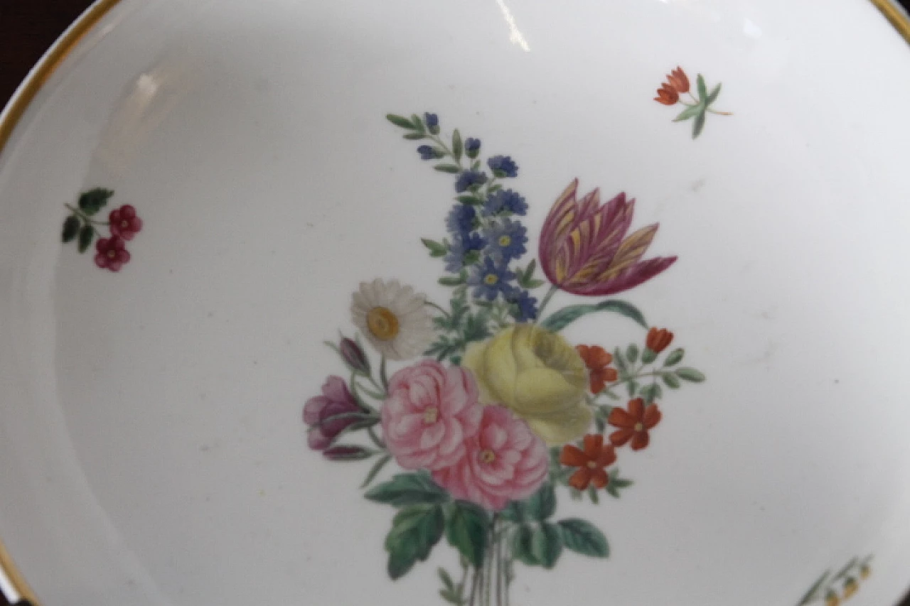Pair of porcelain plates with painted flowers and gold trim by Ginori, early 19th century 2