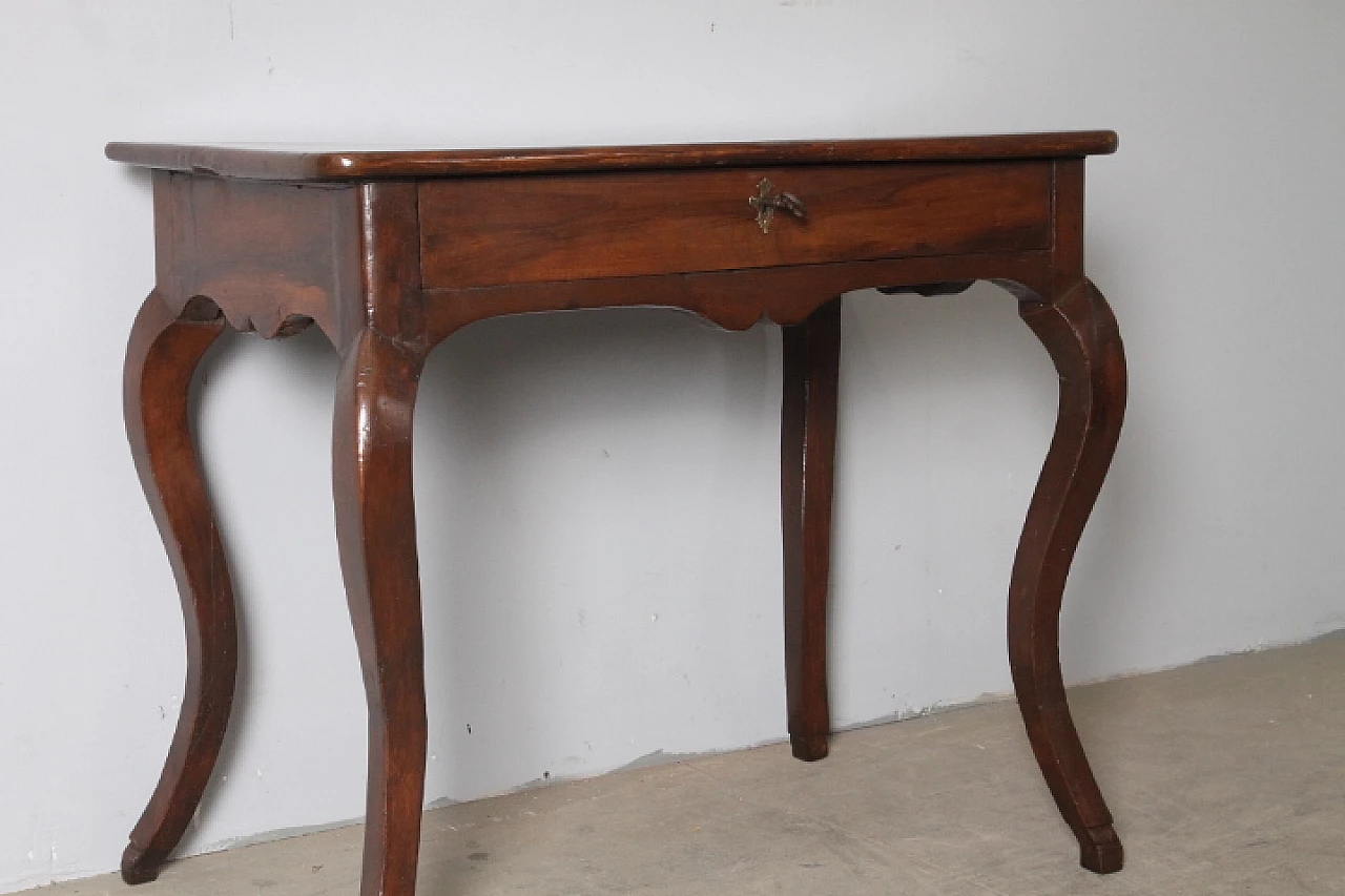 Louis XVI walnut writing desk with sabre legs, mid-18th century 1