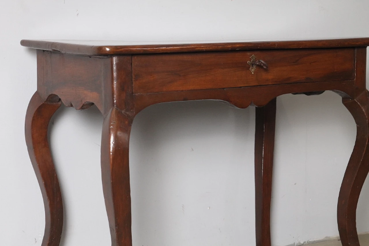 Louis XVI walnut writing desk with sabre legs, mid-18th century 3