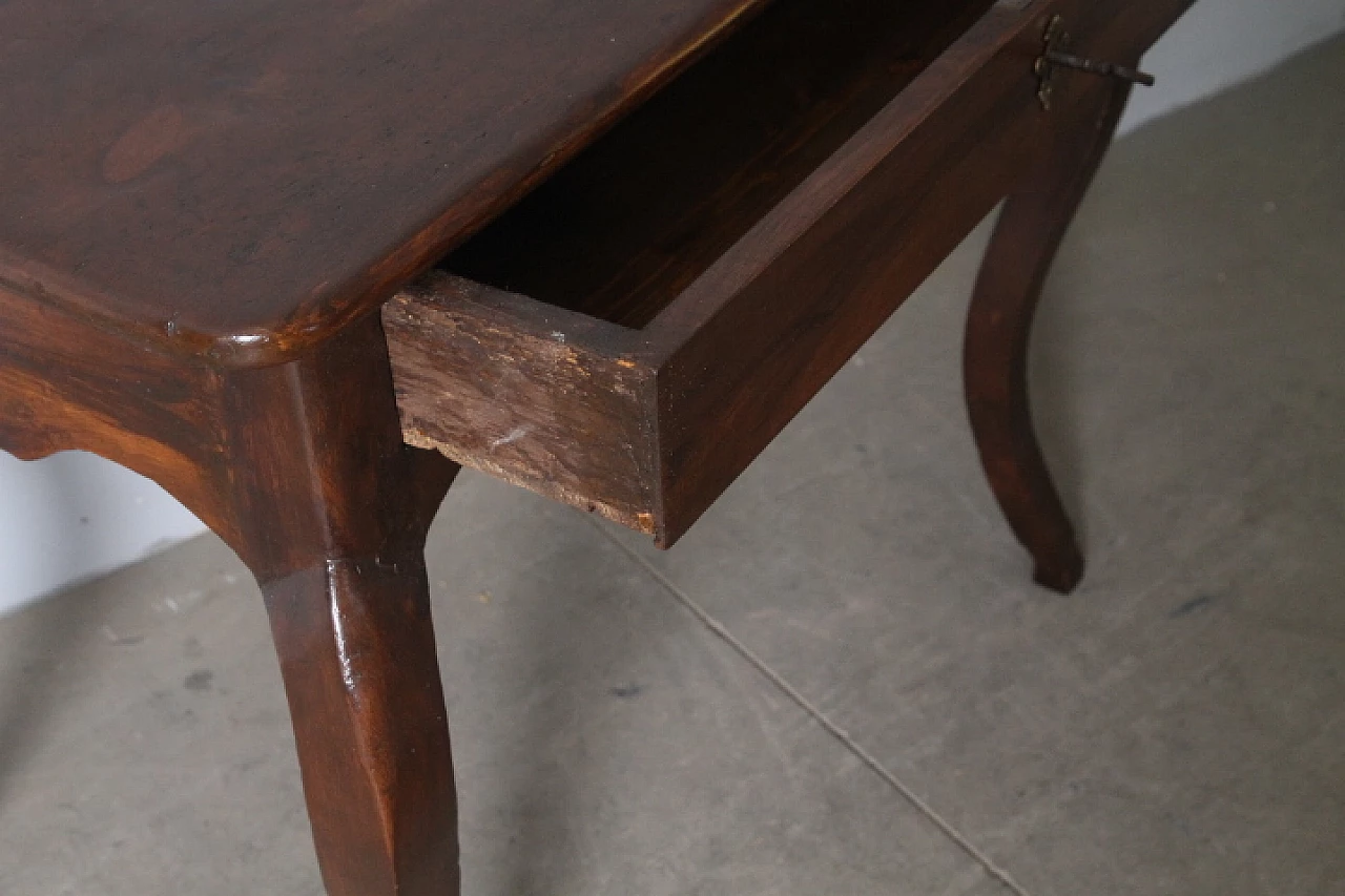 Louis XVI walnut writing desk with sabre legs, mid-18th century 5