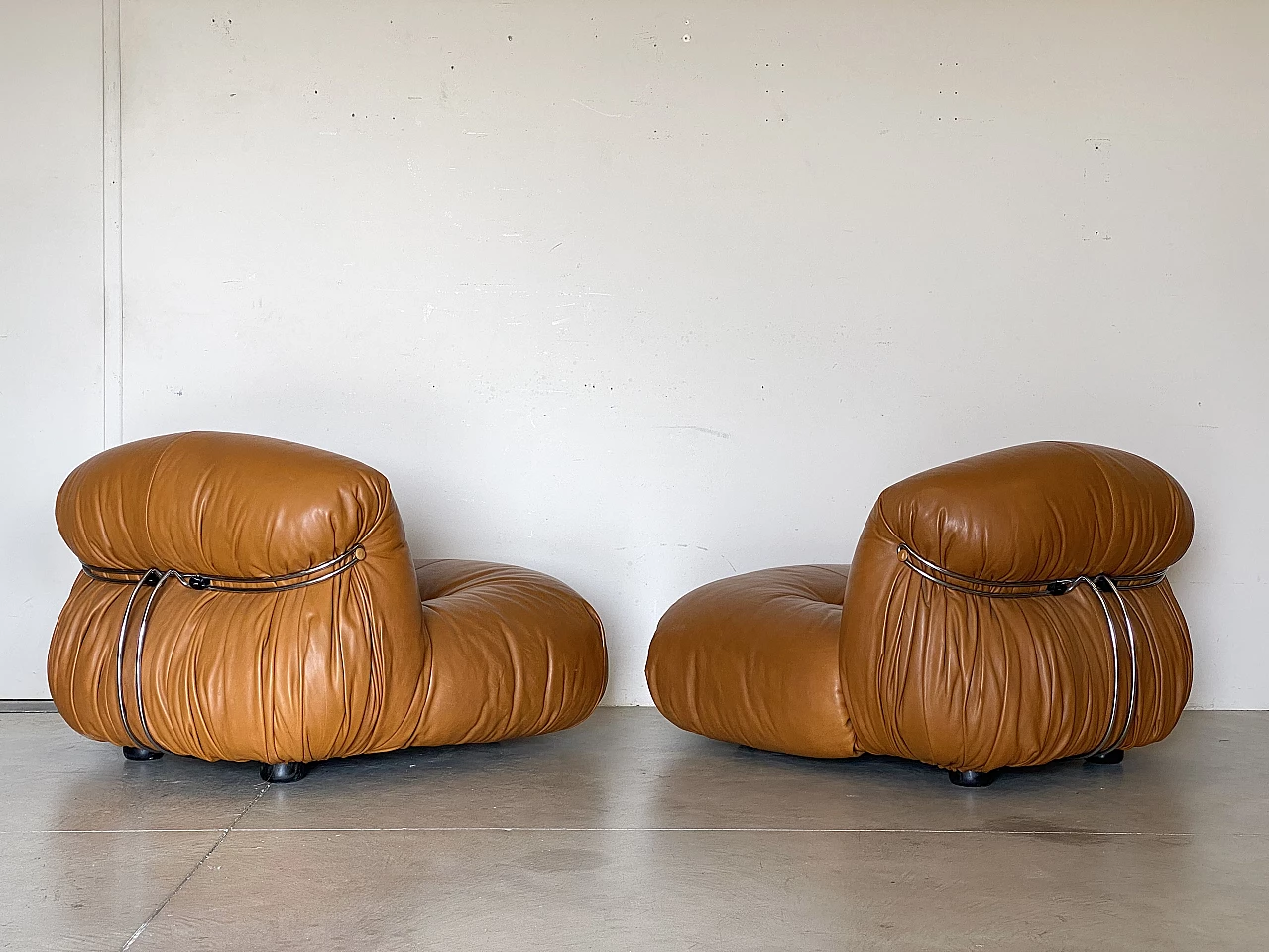 Pair of Soriana leather armchairs by Afra & Tobia Scarpa for Cassina, 1970s 4