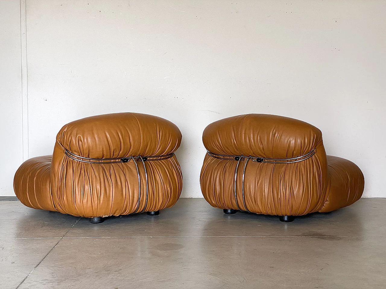 Pair of Soriana leather armchairs by Afra & Tobia Scarpa for Cassina, 1970s 5