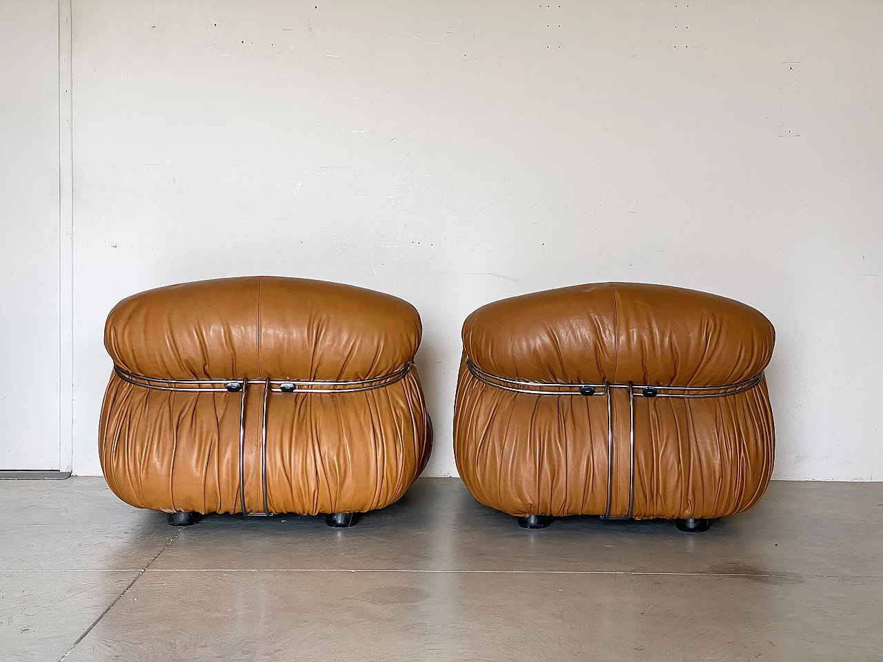 Pair of Soriana leather armchairs by Afra & Tobia Scarpa for Cassina, 1970s 6