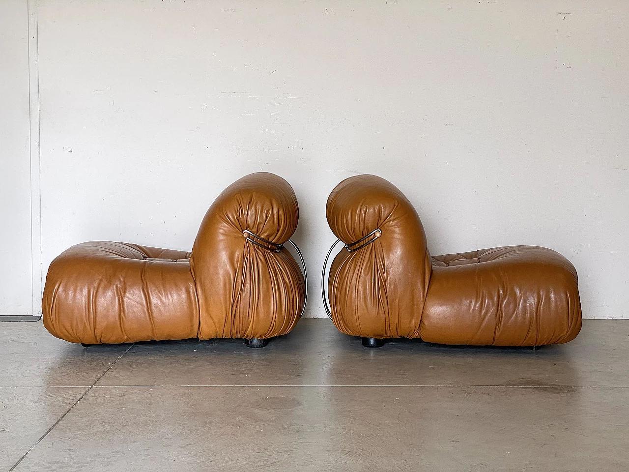 Pair of Soriana leather armchairs by Afra & Tobia Scarpa for Cassina, 1970s 7