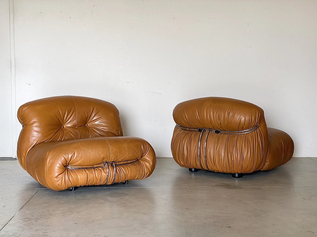Pair of Soriana leather armchairs by Afra & Tobia Scarpa for Cassina, 1970s 9
