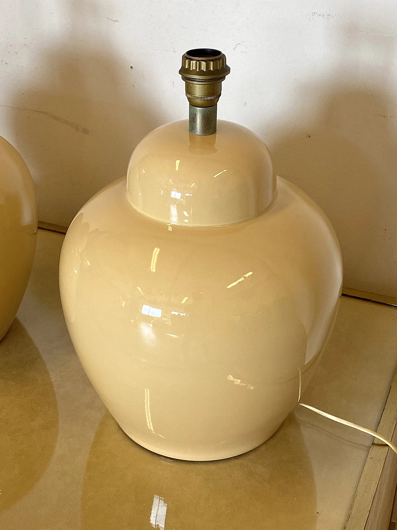 Coppia di lampade da tavolo in ceramica con paralume in tessuto, anni '70 3