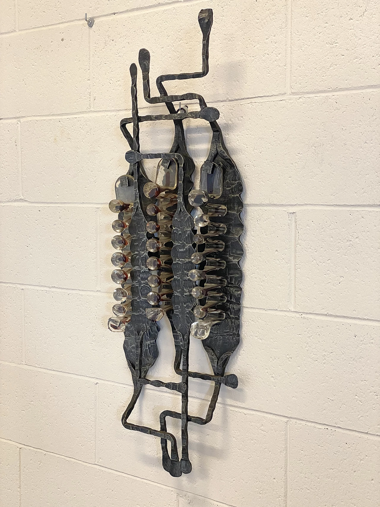 Brutalist four-light wall lamp in wrought iron and glass, 1960s 1