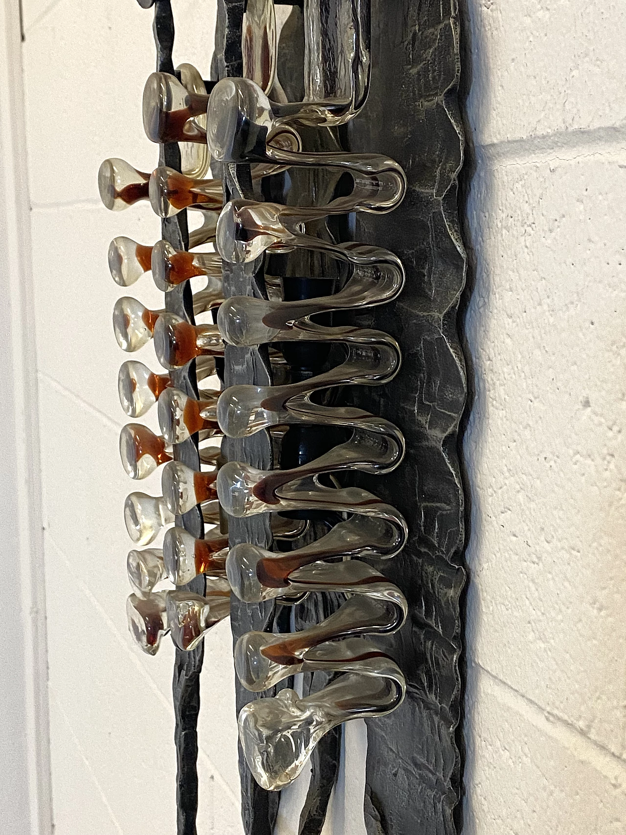 Brutalist four-light wall lamp in wrought iron and glass, 1960s 6