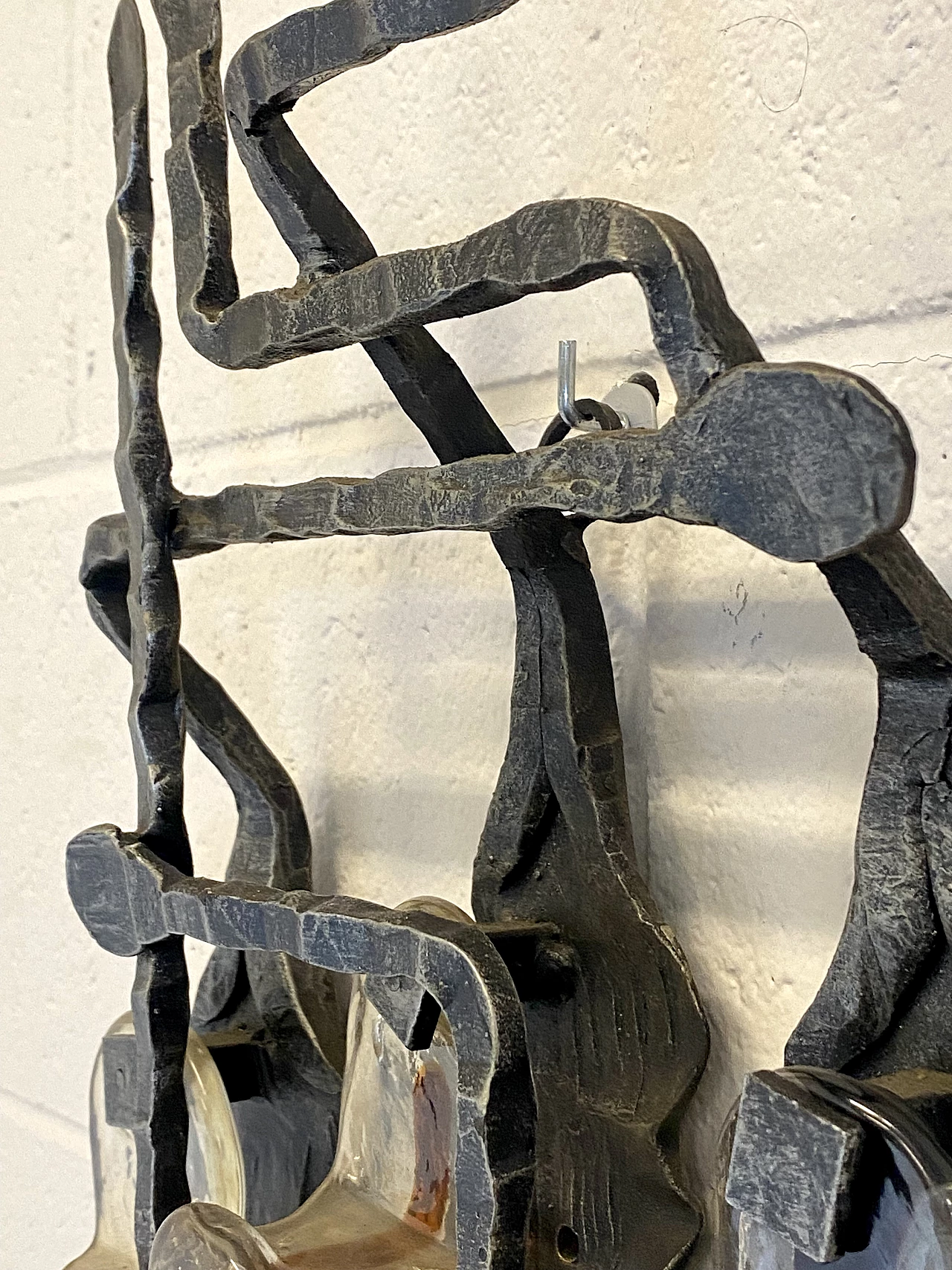 Brutalist four-light wall lamp in wrought iron and glass, 1960s 16