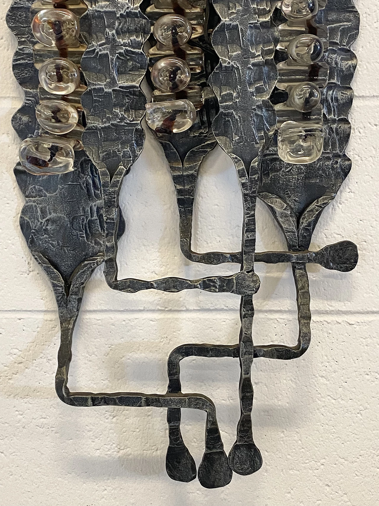 Brutalist four-light wall lamp in wrought iron and glass, 1960s 17