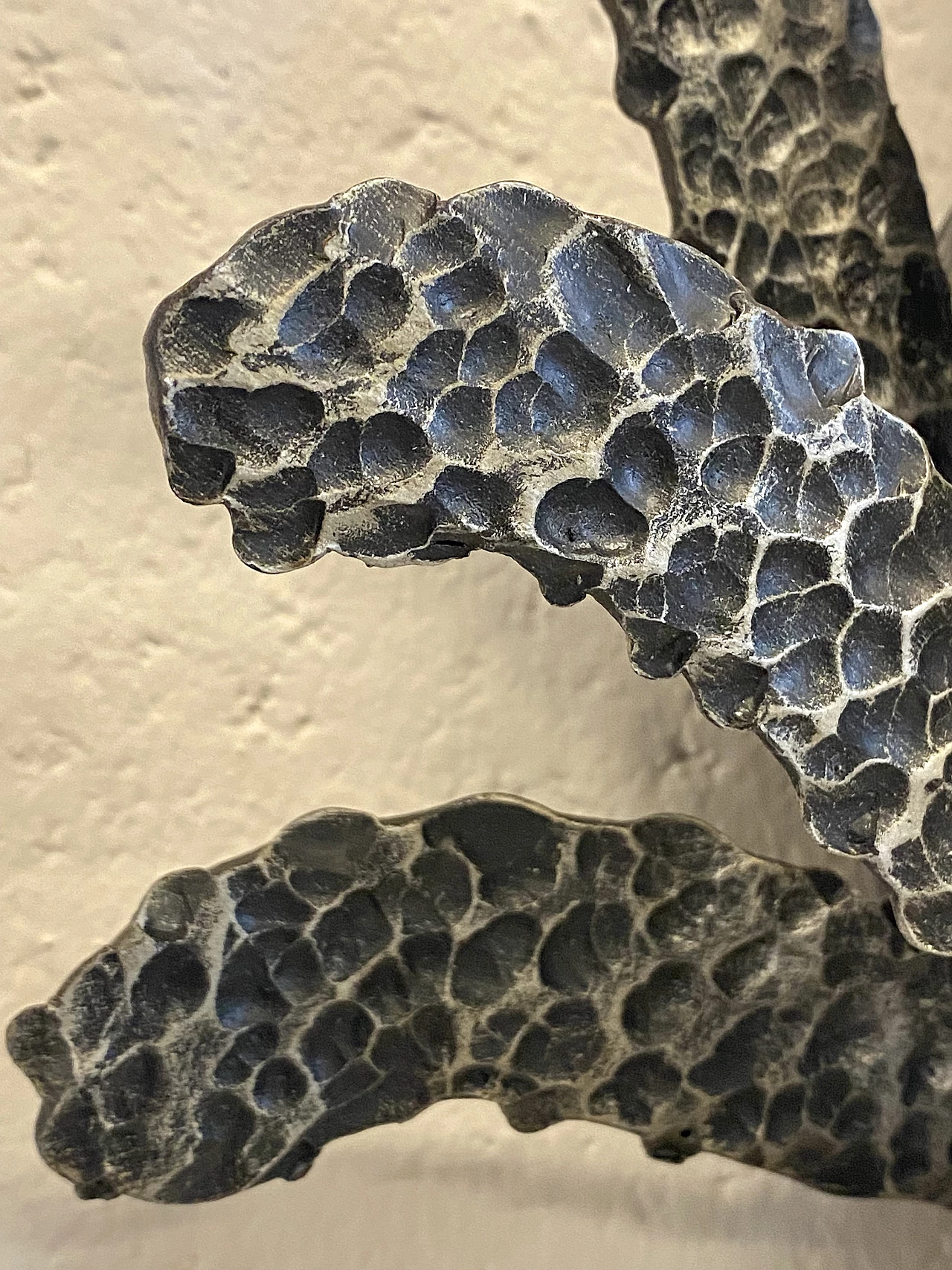 Brutalist two-light wall lamp in wrought iron and glass, 1960s 8