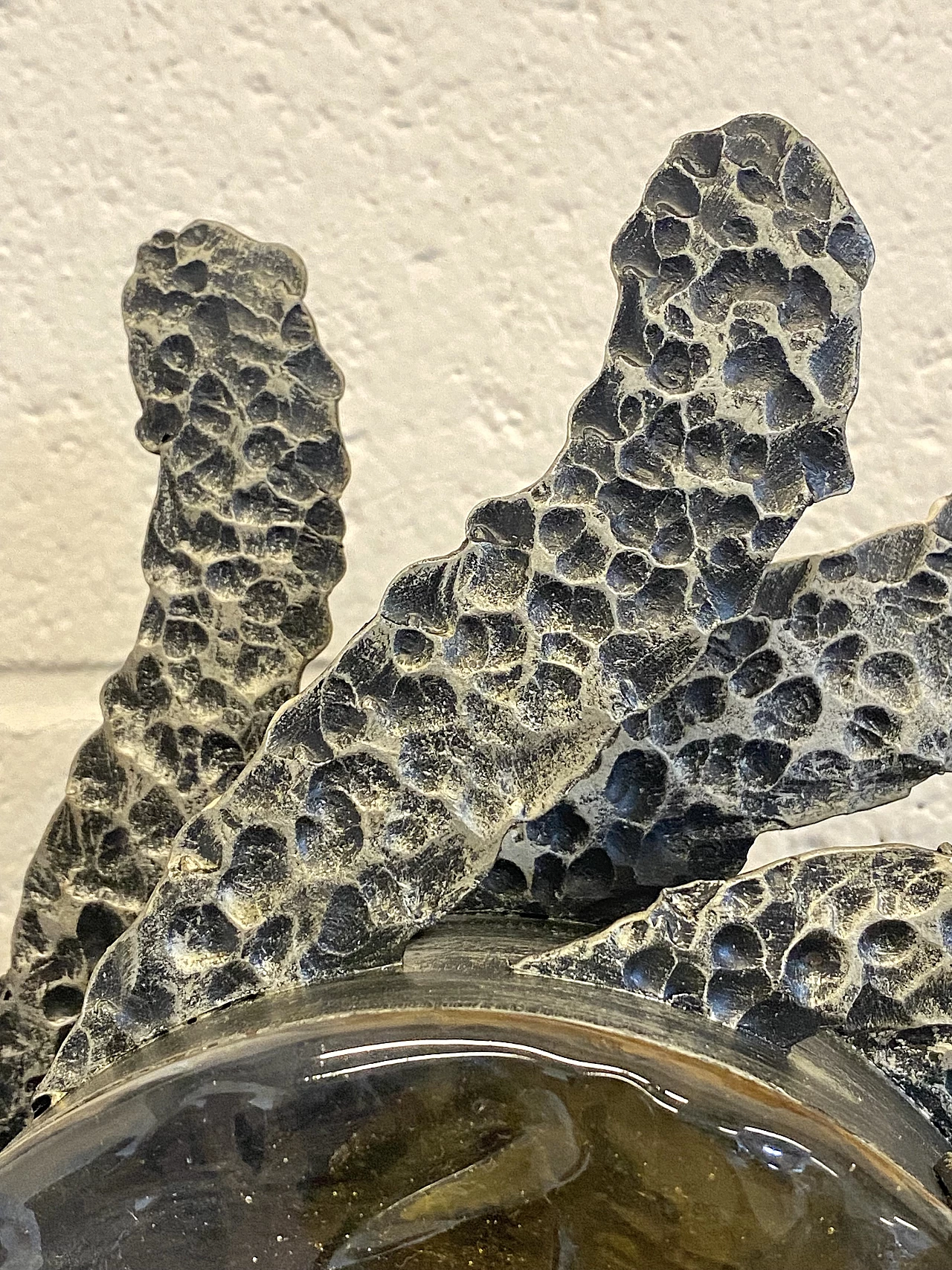 Brutalist two-light wall lamp in wrought iron and glass, 1960s 10