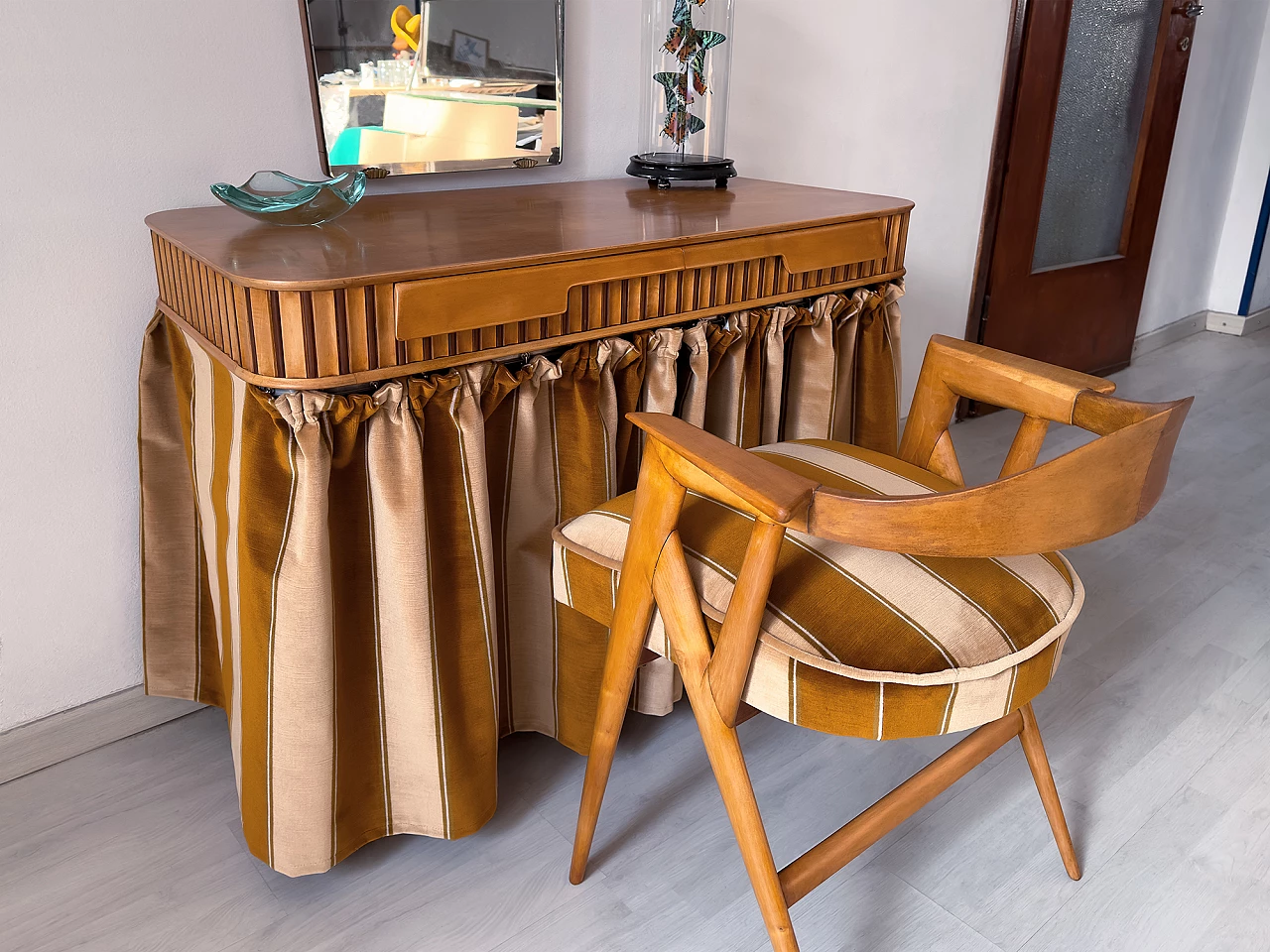 Maple vanity table with armchair by Vittorio Dassi, 1950s 8